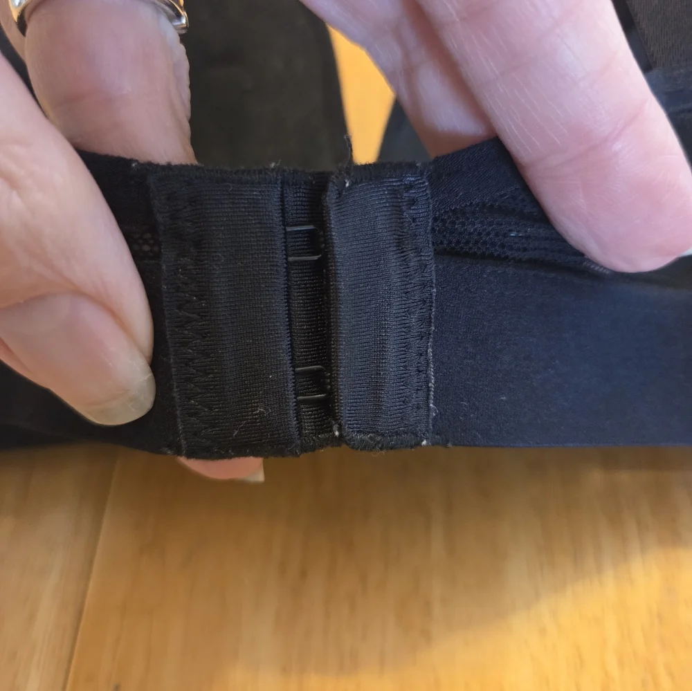 Lively Black Bra wireless padded 34C